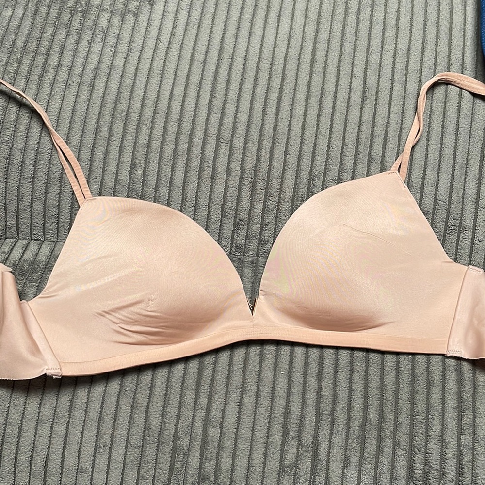 Victoria’s Secret wireless 32B bra